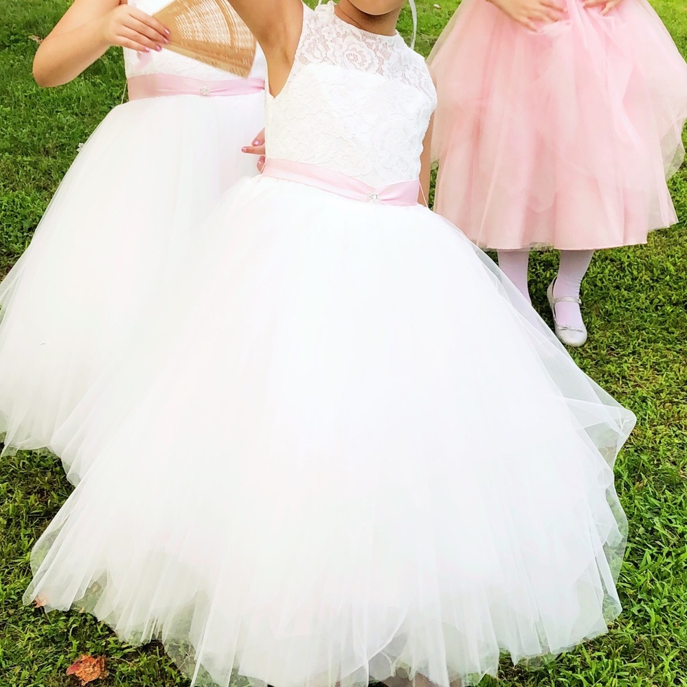 Flower girl dress worn once - Picture 2 of 8